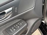 Volvo V60 2,0 I B3 CORE AT 120kW - náhled 11