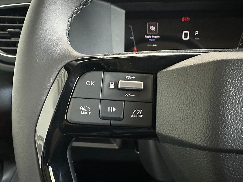 Peugeot Traveller (2026) Allure L2 2.2 BlueHDi 180 EAT8 - fotka 18 z 22