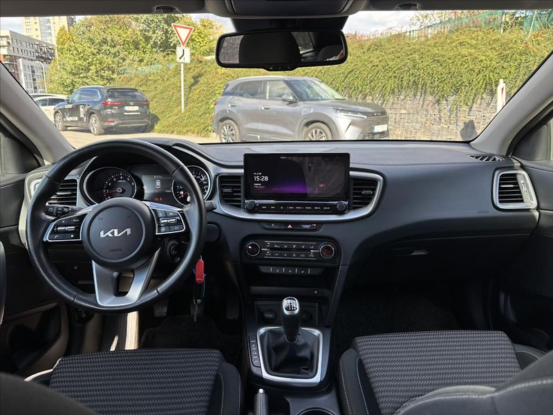 Kia Ceed 1,5 TGDi TOP ZÁRUKA KAMERA - fotka 9 z 40
