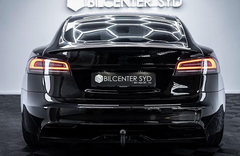 Tesla Model S Plaid AWD Tažné Yoke Panorama - fotka 9 z 25