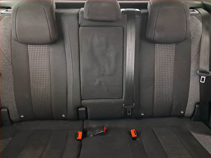 Peugeot 3008 (2018) 1.6 THP, Automat, Tempomat - fotka 10 z 20