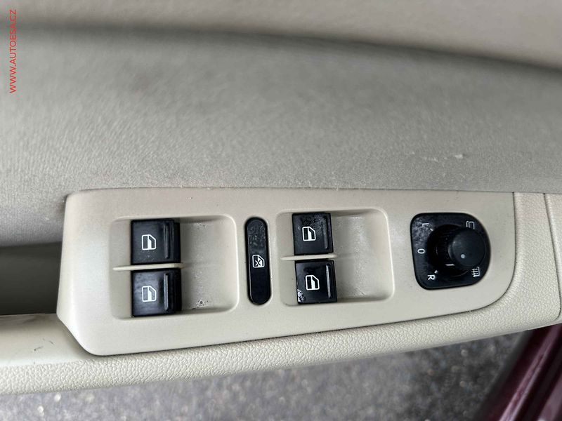 Škoda Superb (2009) 1.4 TSI, ČR, Elegance, bixen - fotka 12 z 17