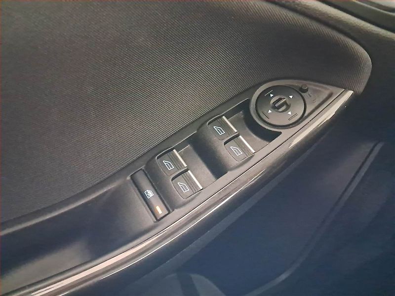 Ford Focus (2015) 1.5 TDCi, Navi, Tempomat - fotka 19 z 19