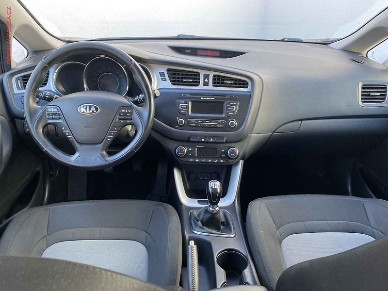Kia Ceed (2013) 1.4i, 2.maj,ČR, servis.kniha - fotka 8 z 15