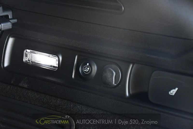 Alfa Romeo Stelvio 2.0 Turbo 16V 206kW Veloce AT8 - fotka 26 z 45