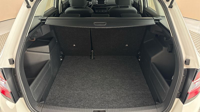 Škoda Fabia 1.0 TSI Ambition Combi - fotka 17 z 25