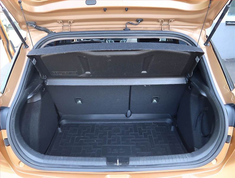 Hyundai i20 (2015) 1.2, Serv.kniha - fotka 13 z 16