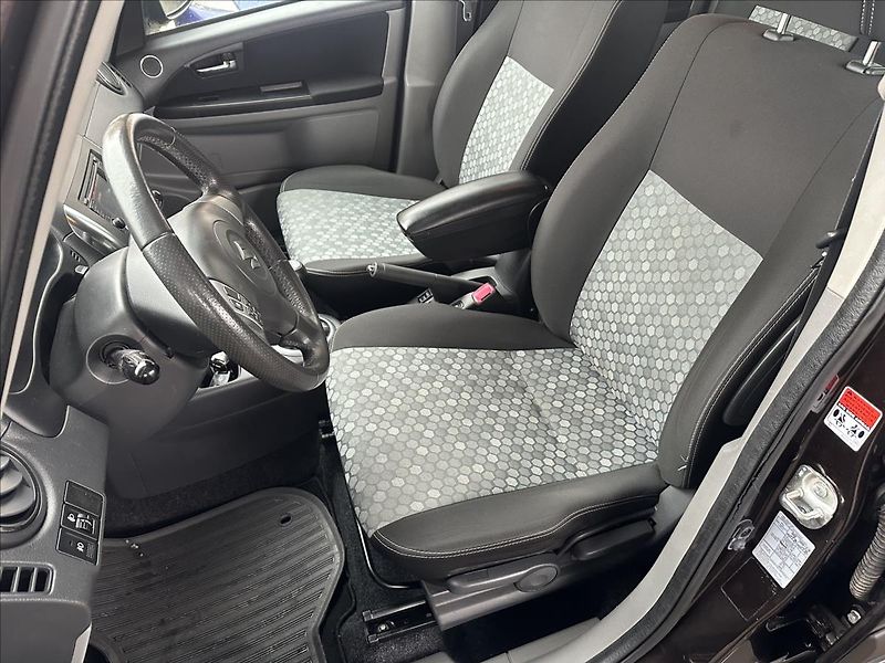 Suzuki SX4 1,6 4x4 STYLE TAŽNÉ - fotka 12 z 22