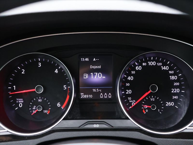 Volkswagen Passat 1,6 TDI Highline Aut klima LED - fotka 15 z 27