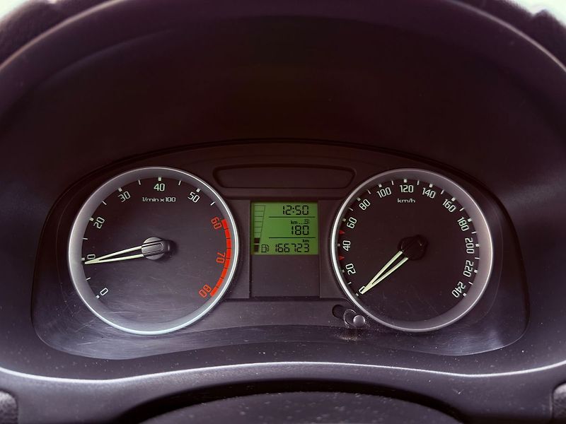 Škoda Fabia 1.2 HTP 12V, ČR - fotka 17 z 22