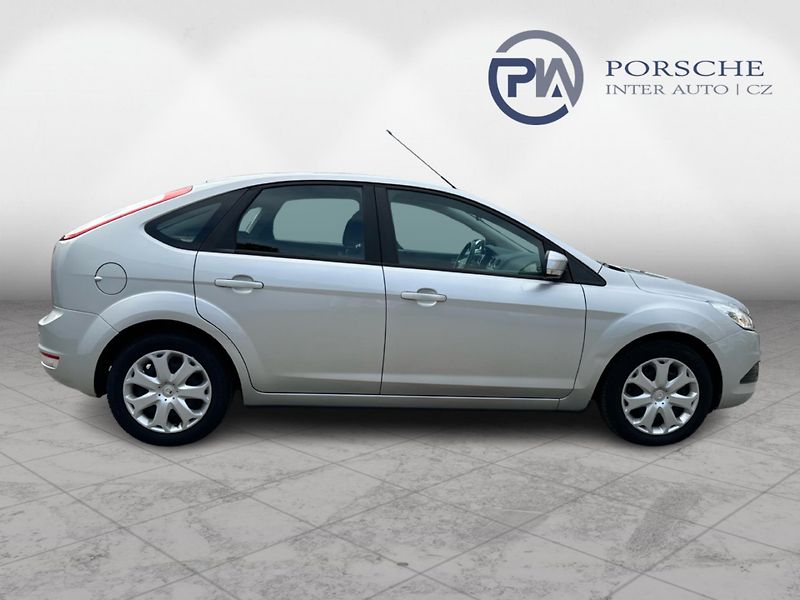Ford Focus 1.6 i 74 KW - fotka 7 z 15
