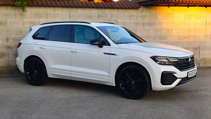Volkswagen Touareg R-LINE 210kW-WEBASTO-HUD-TZ- - fotka 3 z 50
