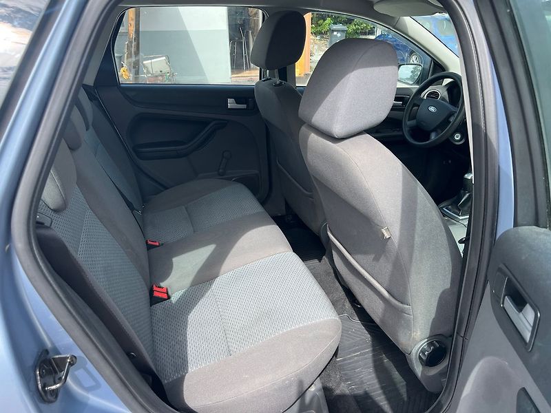 Ford Focus 1.6 i - fotka 10 z 14