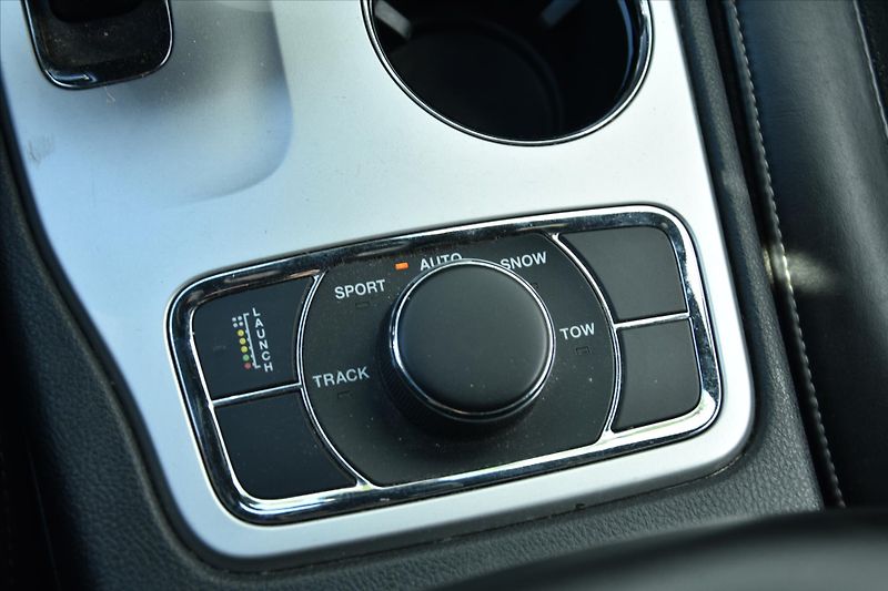 Jeep Grand Cherokee 6.4 SRT 344kW AWD NAVI ČR - fotka 24 z 33