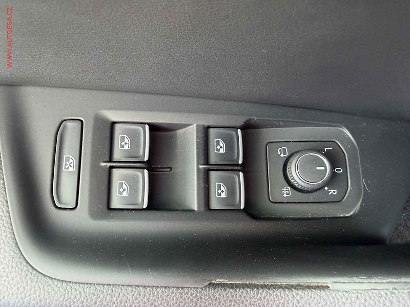 Volkswagen Passat (2018) 2.0TDi, ČR, Highline - fotka 11 z 19