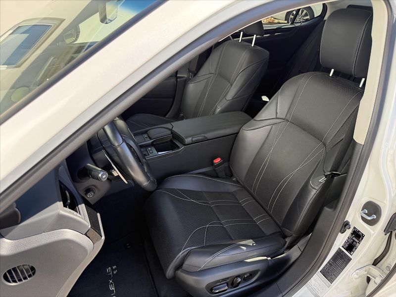 Lexus ES 300h 2,5 Prestige  ES - fotka 9 z 19