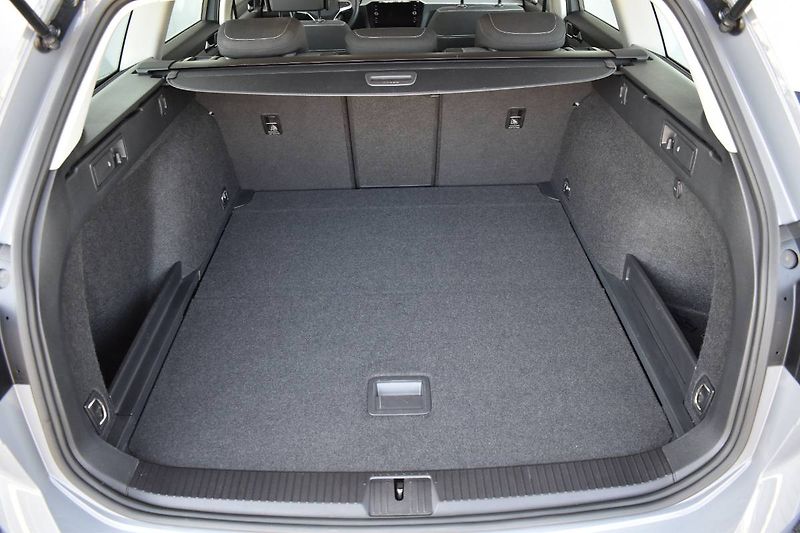 Volkswagen Passat Variant (2023) 1.5TSI 110kW, LED,Manuál - fotka 11 z 23
