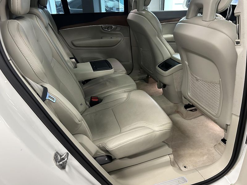 Volvo XC90 (2017) D5 AWD Drive-E Inscrip Panoram - fotka 26 z 30