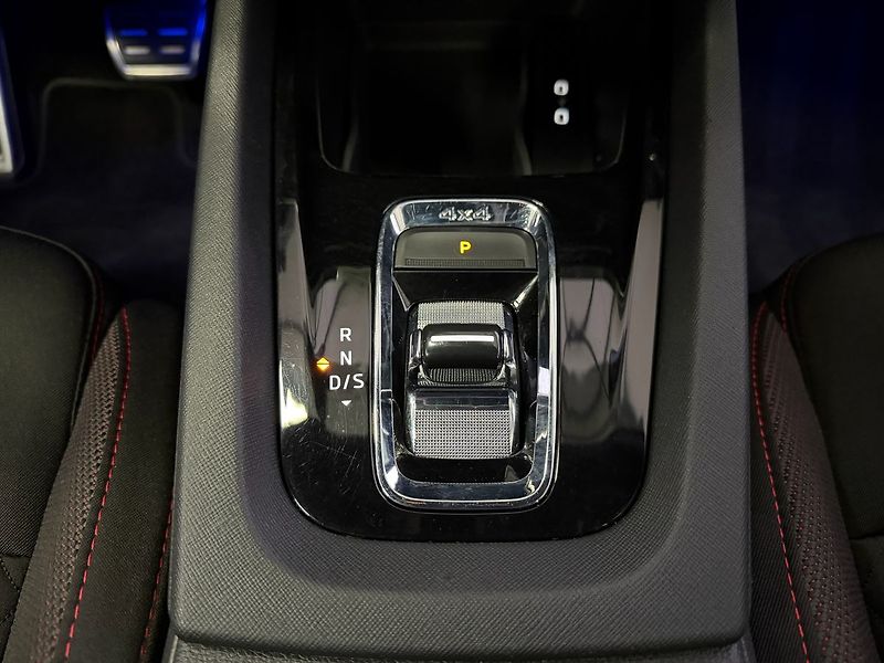 Škoda Octavia 2.0TDI DSG 4X4 RS, ACC, LED, K - fotka 24 z 27