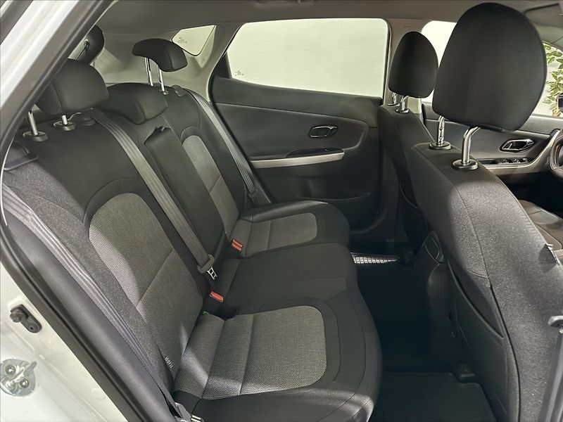 Kia Ceed 1,6   GDI KAMERA VÝHŘEV 61TKM - fotka 21 z 31