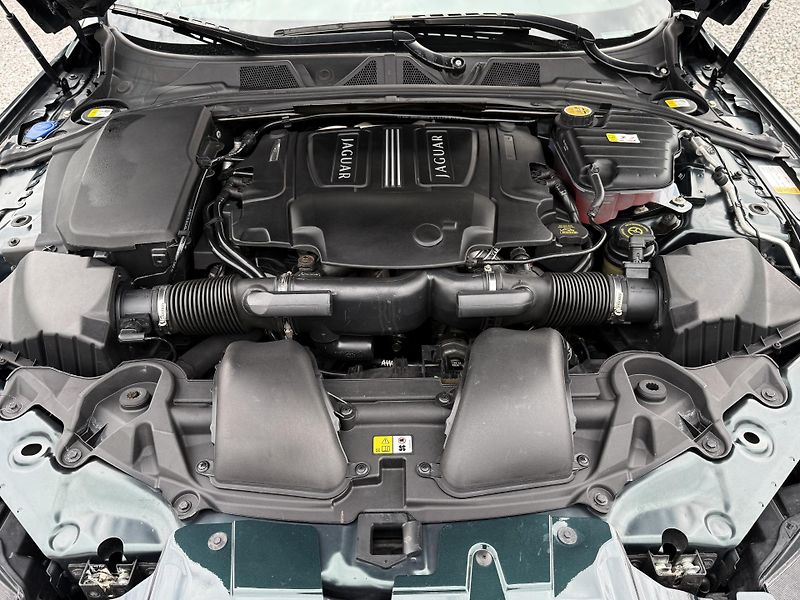 Jaguar XF 3,0 V6 S/C AWD REZERVACE - fotka 8 z 47