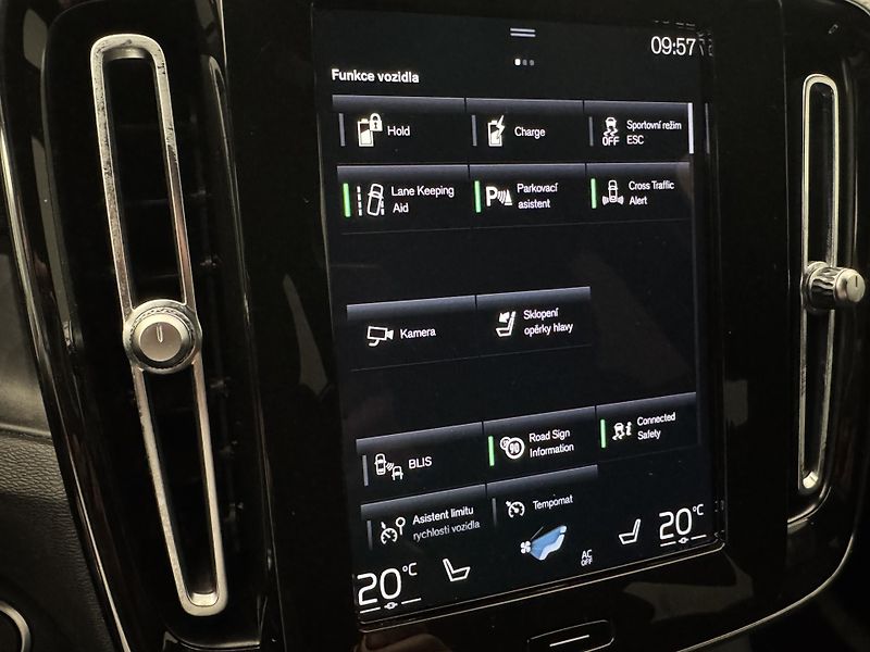 Volvo XC40 T5 RECHARGE CZ - fotka 34 z 48