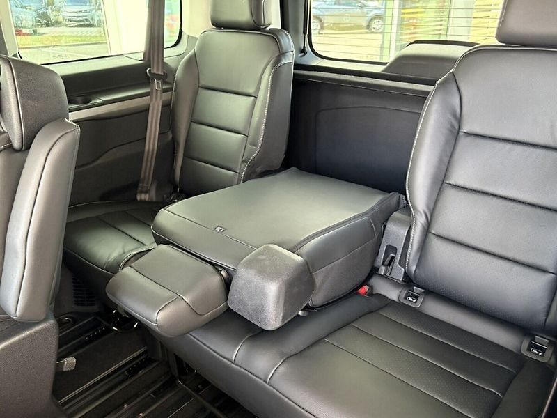Toyota ProAce Verso 2,2 L1 2,0D AT8 7S VIP - fotka 33 z 37