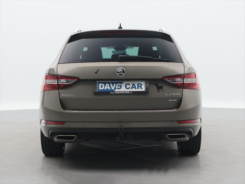 Škoda Superb 2.0 TSI 206kW DSG CZ L&K - fotka 6 z 37