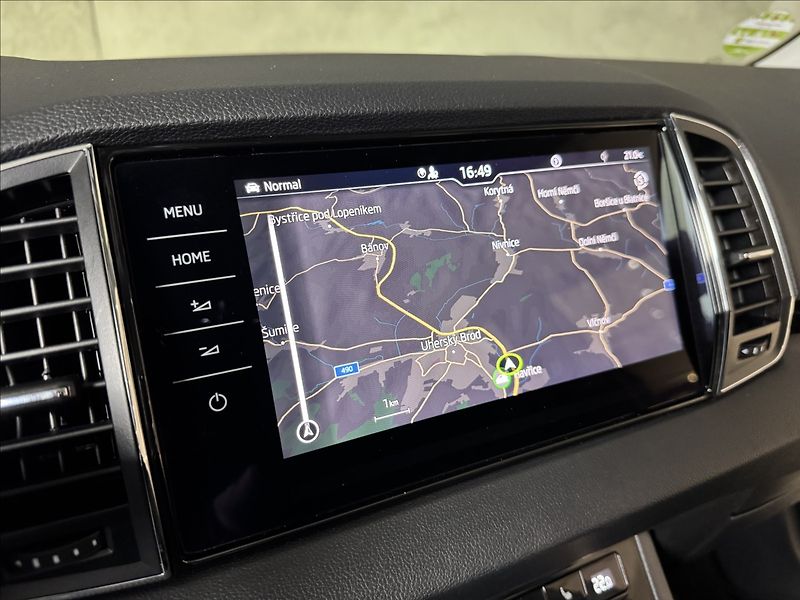 Škoda Karoq 2,0 TDi  DSG 4x4 Style Virtual - fotka 33 z 44