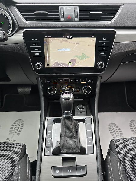 Škoda Superb 200kW 4x4 DSG WEBASTO - fotka 12 z 24