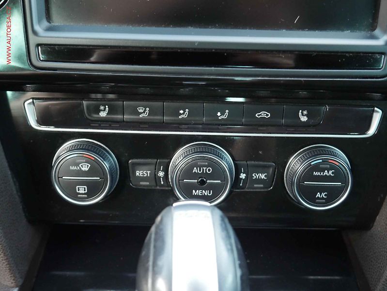 Volkswagen Passat (2015) 2.0 TDi 4x4, ČR, DSG, LED - fotka 14 z 19