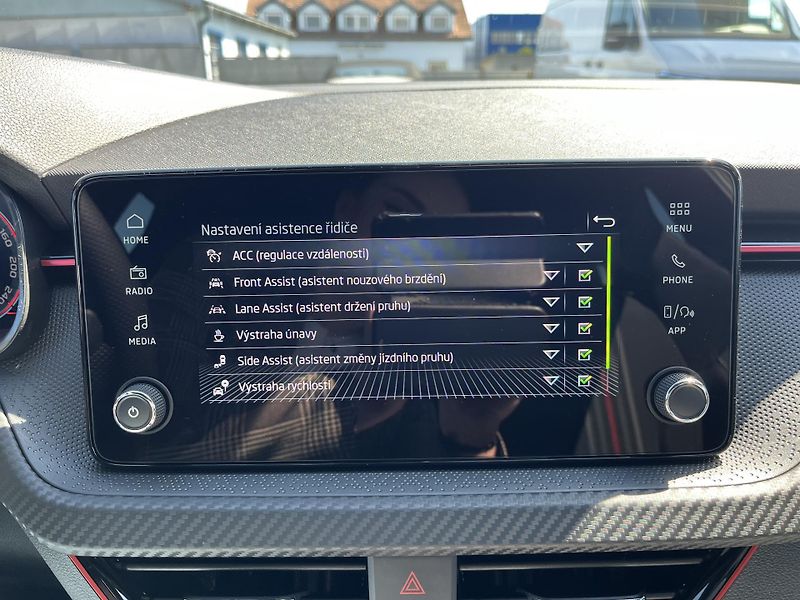 Škoda Kamiq 1.0TSi DSG MONTE CARLO 85kW - fotka 19 z 21