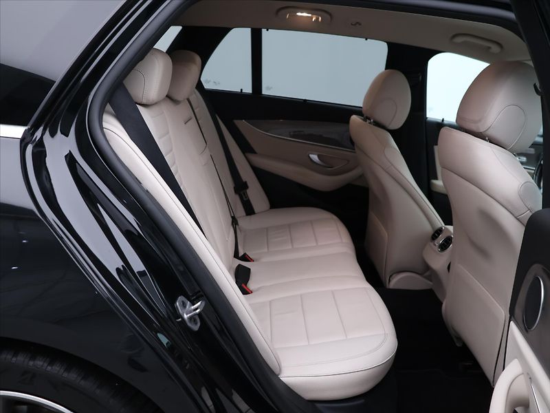 Mercedes-Benz Třídy E 2,0 300d 180kW DPH 360° Aut. - fotka 12 z 32