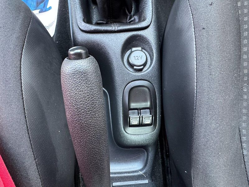 Peugeot 206 (2009) JUNIOR 1.1 - fotka 22 z 30