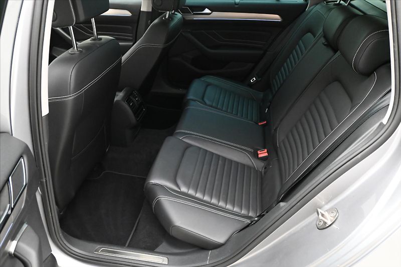 Volkswagen Passat 2,0 TDI 147kW DSG Elegance Zár - fotka 12 z 25