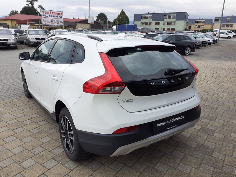 Volvo V40 (2018) 2.0 D CROSS COUNTRY - fotka 5 z 32