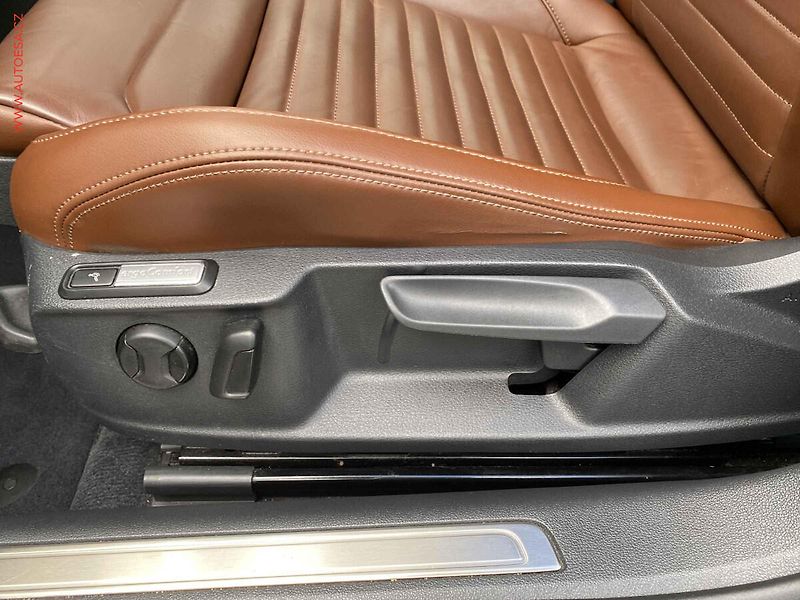 Volkswagen Passat (2017) 2.0 TDi, Highline, LED, TZ - fotka 14 z 19