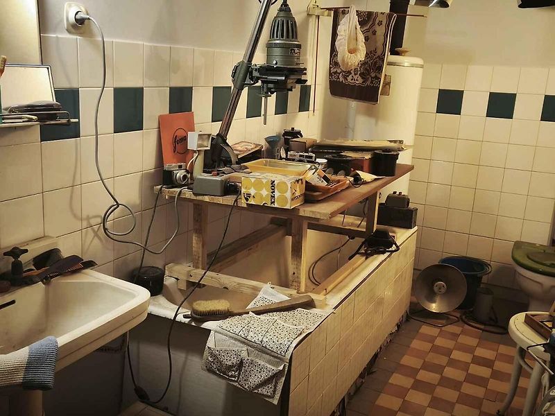 U vstupu do muzea překvapí stylově zařízená recepce z Barkasu.