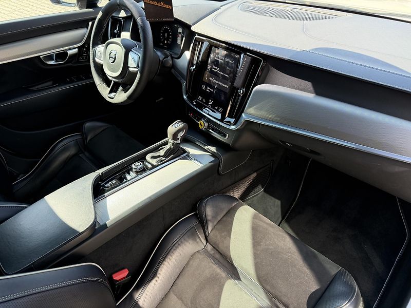 Volvo S90 (2020) 228kW T6 AWD R-DESIGN HUD K360 - fotka 35 z 47