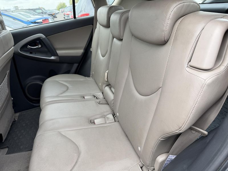 Toyota RAV4 2.2 D4-D 4x4 KLIMA ALU KUŽE - fotka 12 z 23