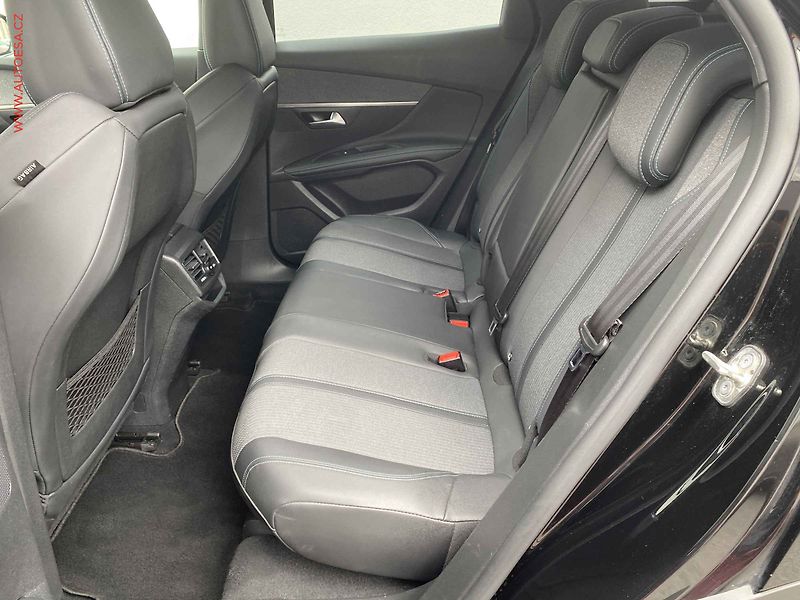 Peugeot 3008 (2022) 1.5 HDi, Allure, AT, navi - fotka 10 z 17