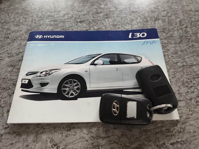 Hyundai i30 (2011) 1,6I,93KW,AUTOMAT,ALU,naj.63t - fotka 27 z 27