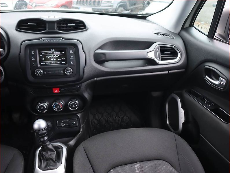 Jeep Renegade (2017) 2.0 MultiJet, 4X4, Serv.kniha - fotka 8 z 17