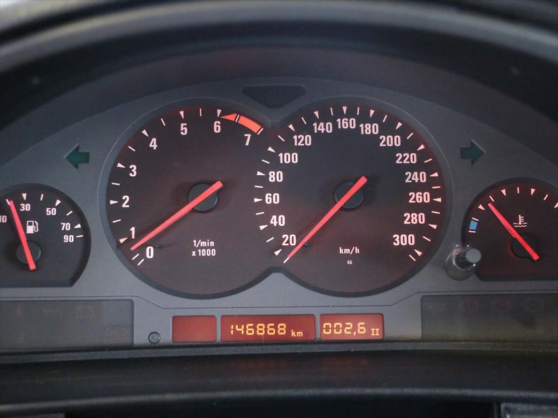 BMW Řada 8 5,6 850 CSI 280 kW 1. Majitel - fotka 18 z 38