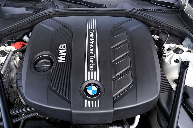 BMW Řada 5 520d xDrive/185 PS/kůže/AT - fotka 10 z 39