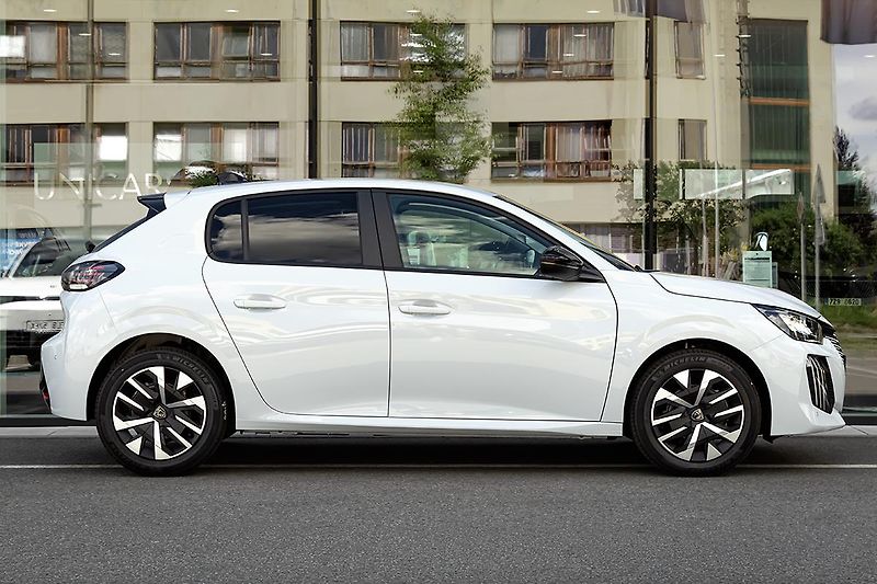 Peugeot 208 (2026) 1,2 BUSINESS PureTech 100 S&S - fotka 4 z 19