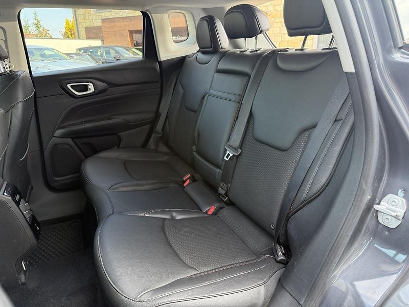 Jeep Compass Trailhawk Plug-In Hybrid 4WD - fotka 19 z 22