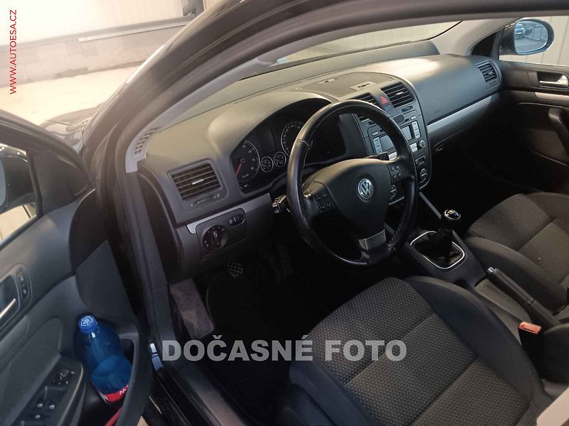 Volkswagen Golf (2008) 1.4TSi, 1.maj, AC, xenon - fotka 3 z 3