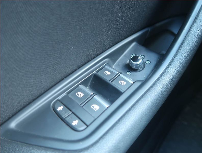 Audi A4 (2018) Design 2.0 TDI, Automat, Navi - fotka 16 z 16