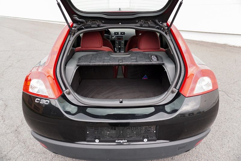 Volvo C30 1.6 16V Kinetic - fotka 34 z 36